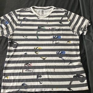 Levi’s Stripped T-Shirt (Size: XL)